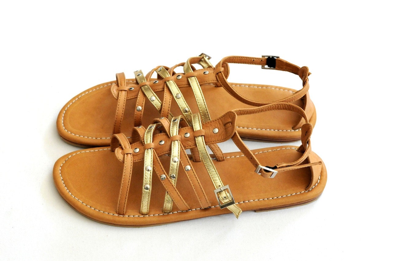 CARINO. Gladiator sandals / leather flats. Sizes 35-43. Available in different leather colors.