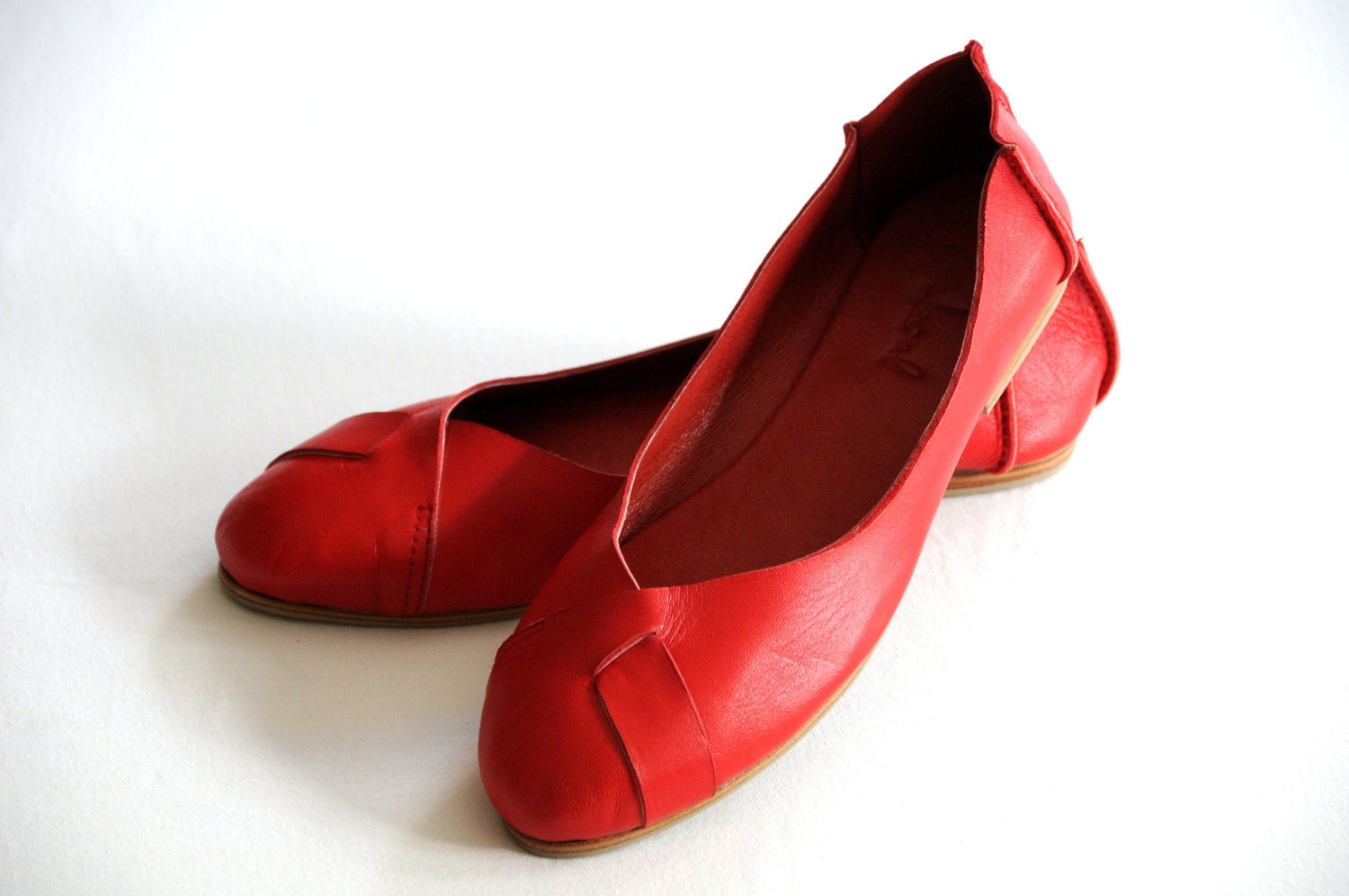 NATIVE. Leather flats / womens shoes / leather shoes / sizes 35-43. Available in different leather colors.