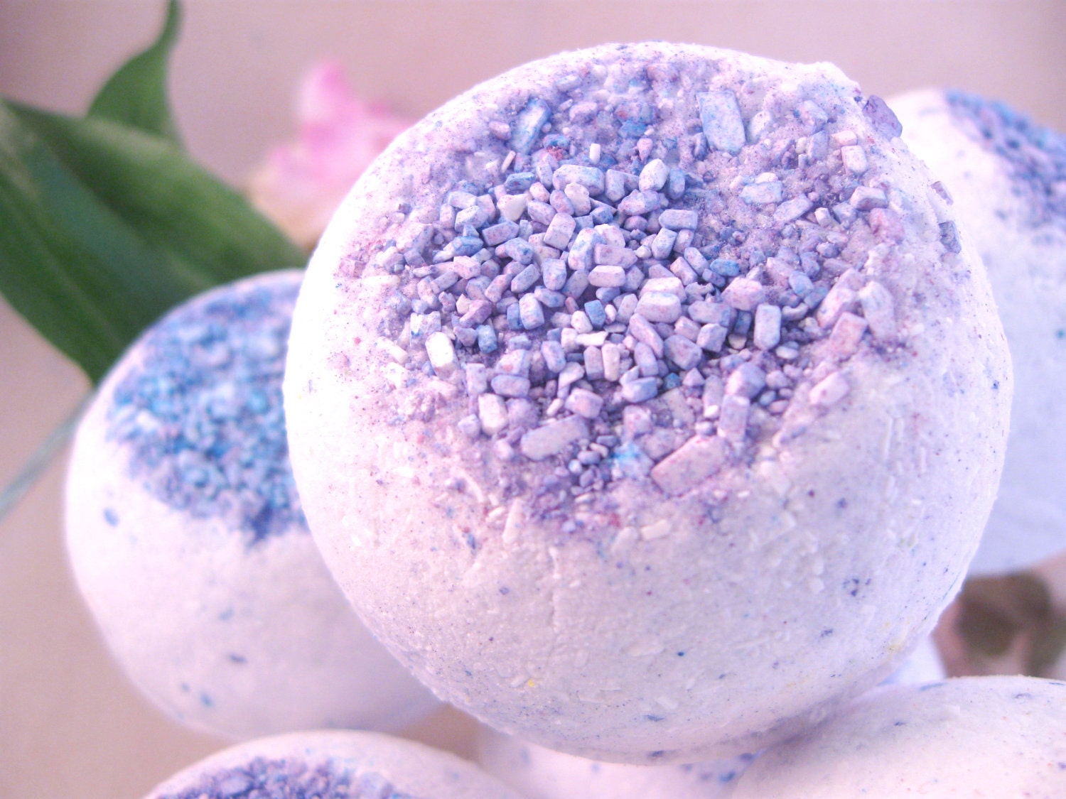 Bath Bomb - Water Lily and Jasmine - Vegan Moisturizing Bath Bomb