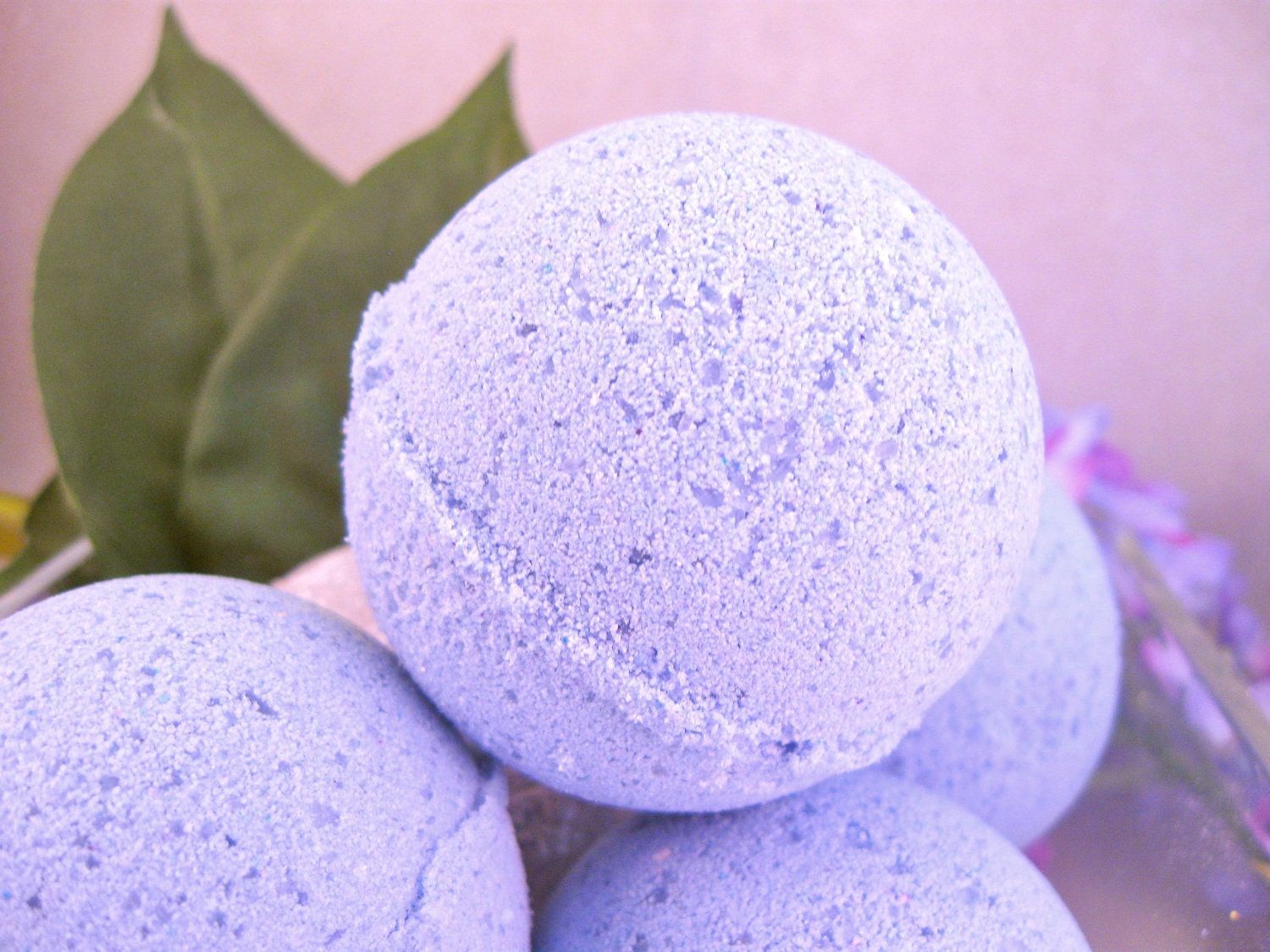 2 Bath Bombs - Lilac - Vegan Moisturizing Bath Bombs