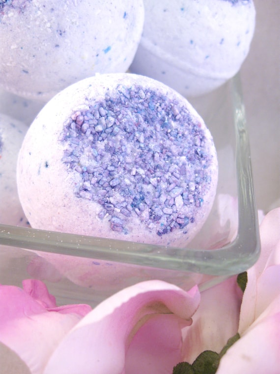 Bath Bomb - Water Lily and Jasmine - Vegan Moisturizing Bath Bomb