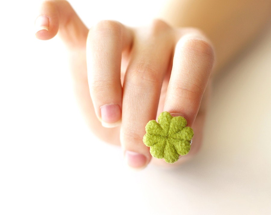 Four-leaf clover brooch / Four leaf clover for luck / Woodland gift in green