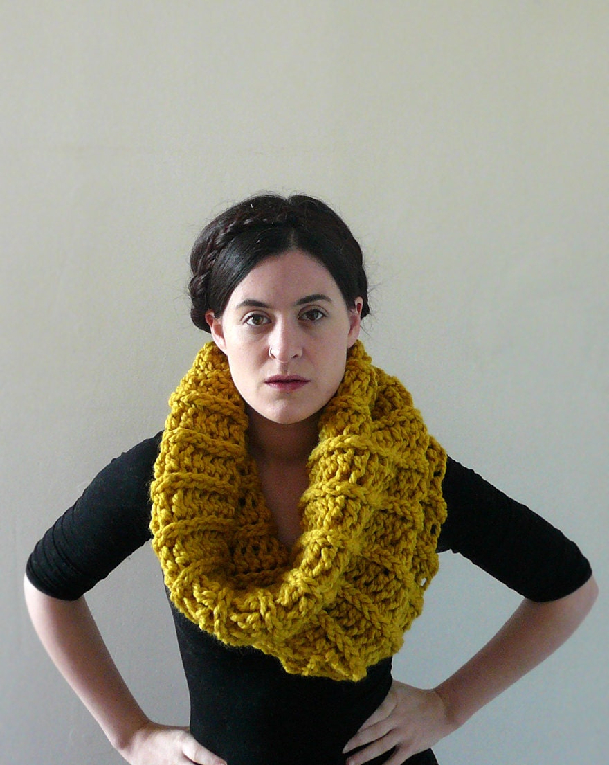 Infinity Cowl, Cowl Scarf, Cowl, Neckwarmer - The Large Clam in Citron