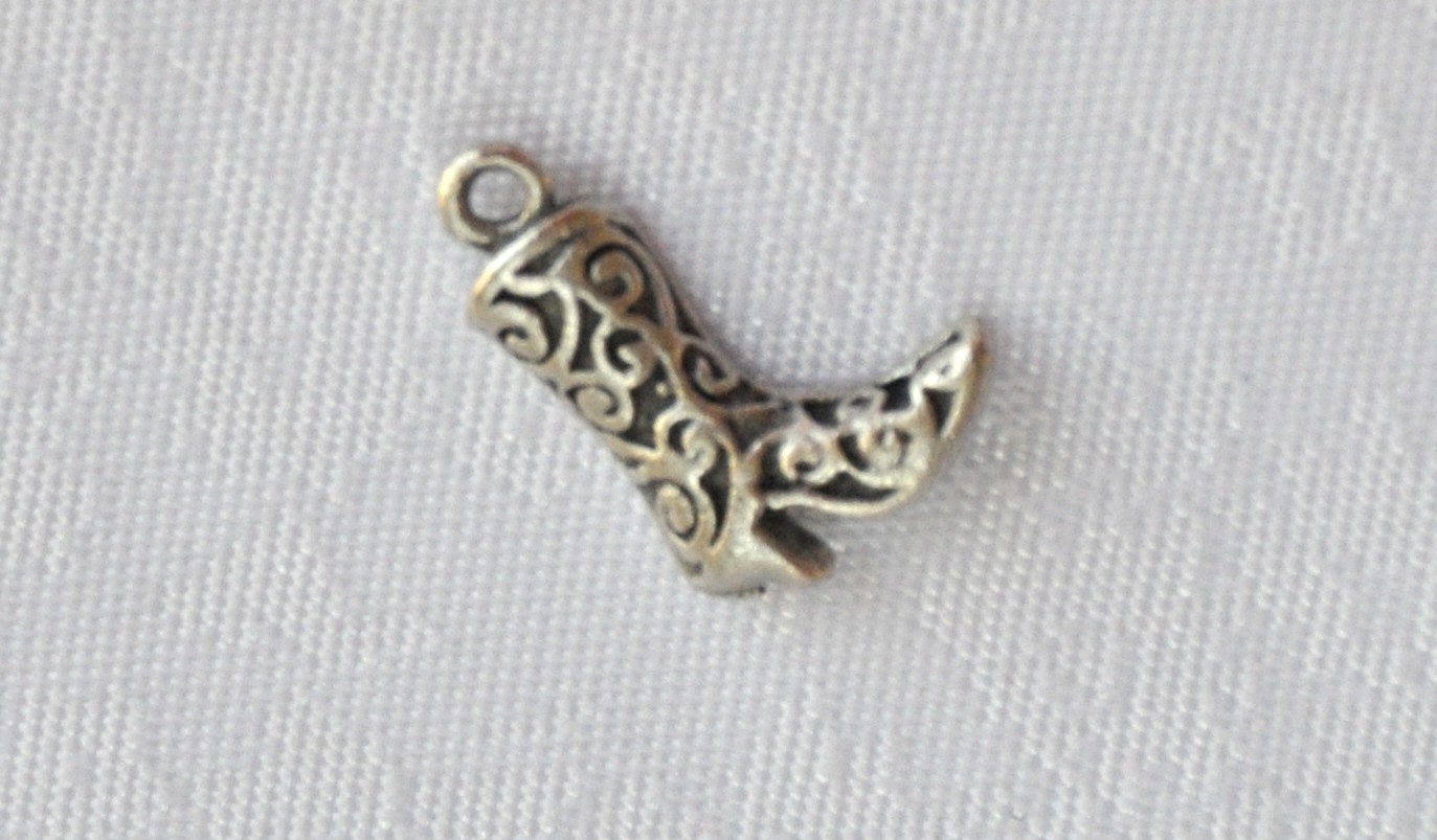 boot 10 pieces  jewelery making materials.