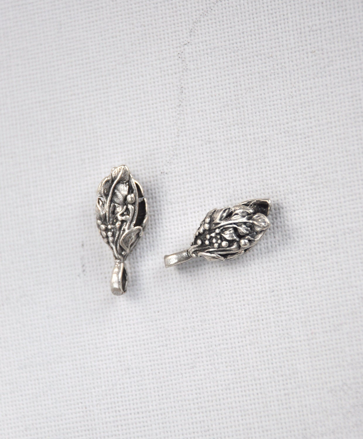 leaf  closing 2 pcs   jewelry making materials. REF-182