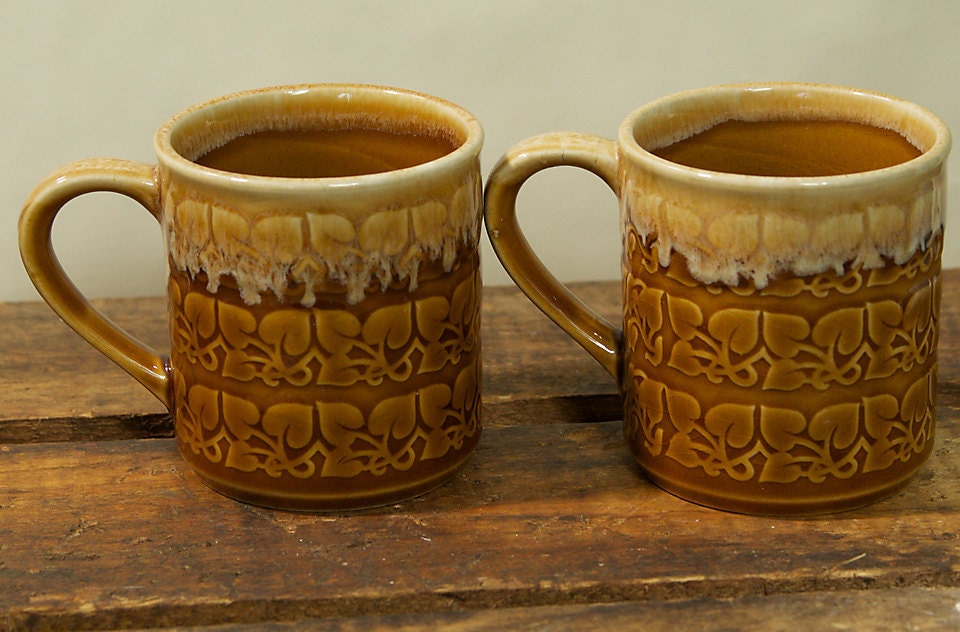 Retro Vintage Hull Brown Drip  Ceramic / Glass Coffee or Tea Mugs  Cups Set of 2