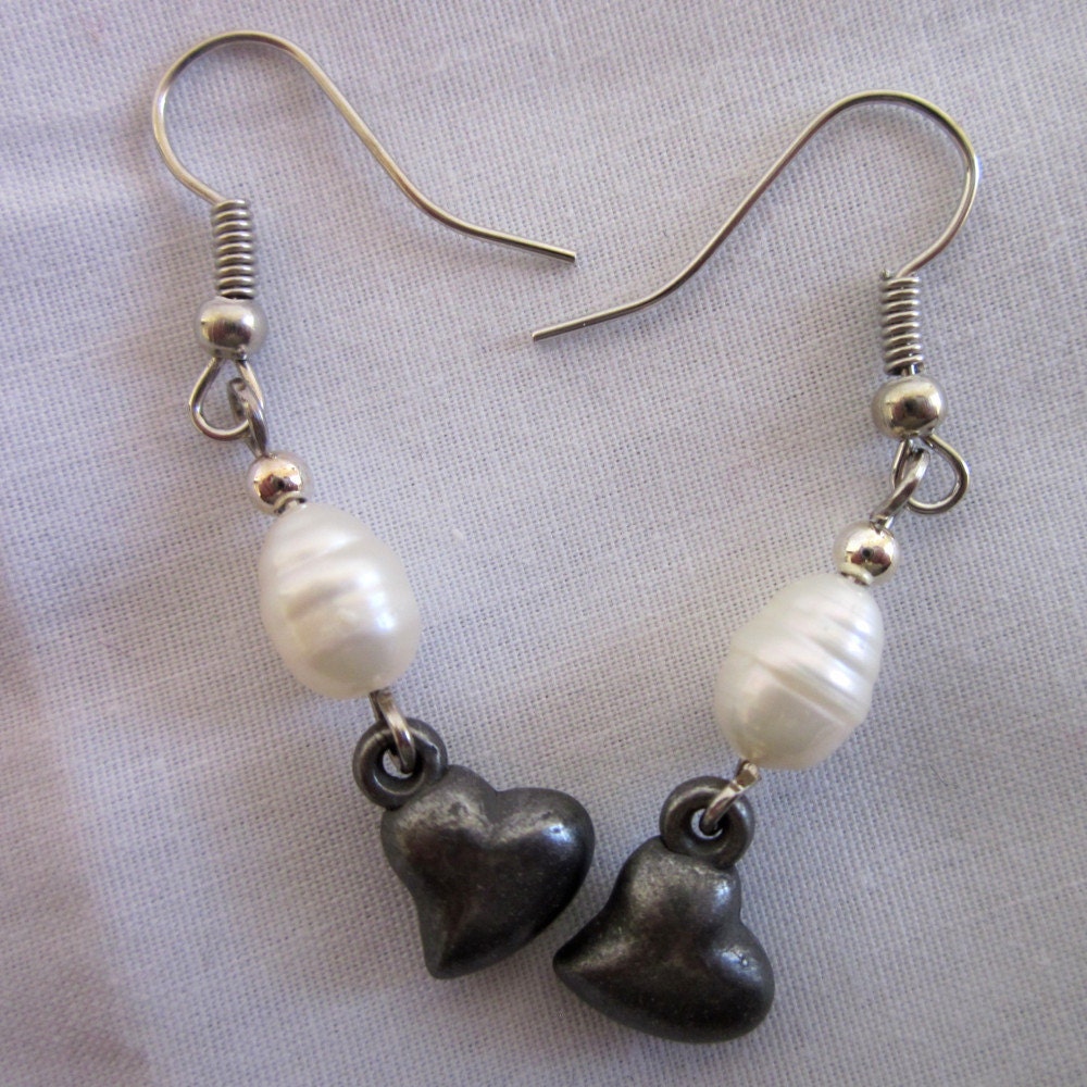 Dangle Earrings - Fresh Water Pearls and Silver Puff Hearts