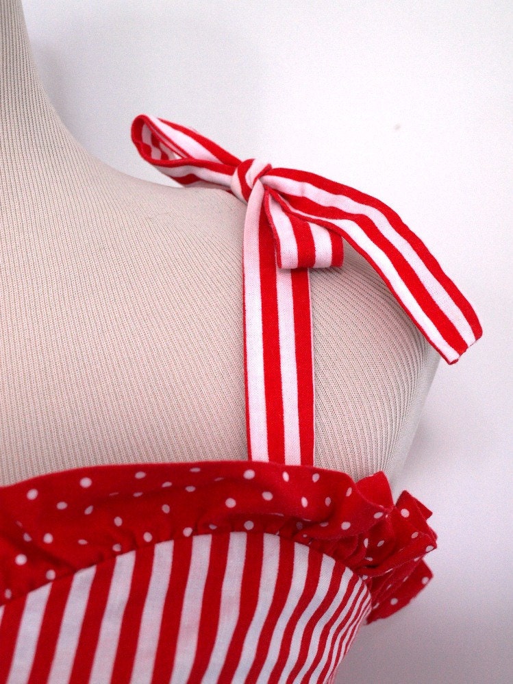 Stripe dress. VINTAGE. 1980s sundress. Red and white thick, crisp cotton. Size 12. Pristine condition. Beautiful.
