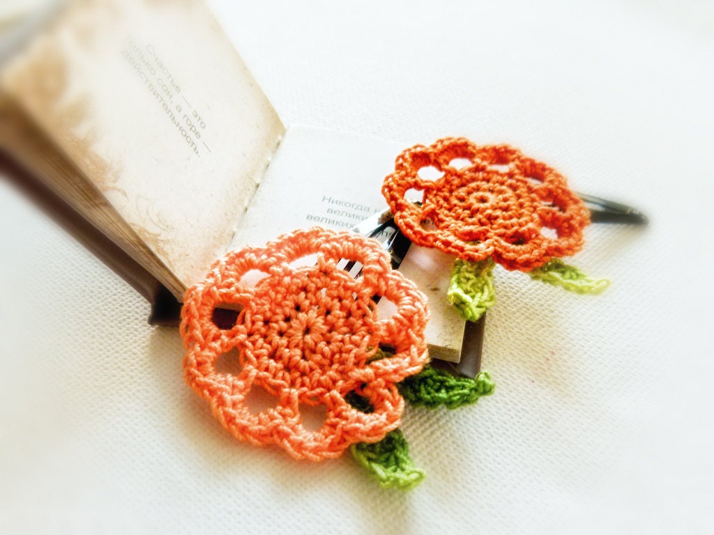 Tangerine wedding. Orange green crochet flower hair clip - pair. Spring boho chic fashion accessories.