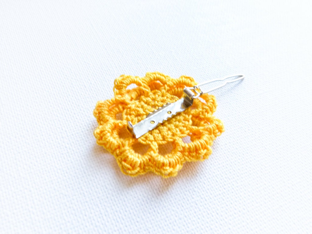 Crochet flower clip/ pin for thick hair  Floral wedding accessories rustic style