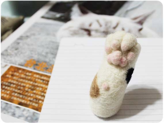 Cat hand paw Magnet- needle felted wool