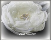 White Ivory Flower Clip Wedding Hair Accessories Bridal Feather Hairpiece Bridal Feather Fascinator Wedding Headpiece Bridal Hair Flower