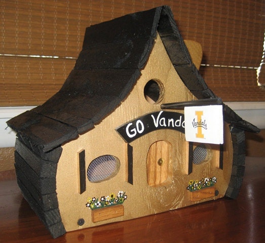 Idaho Vandal Birdhouse