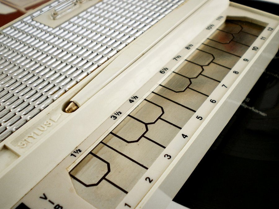 Cool Vintage 1970s Rolf Harris Stylophone in White with original Box