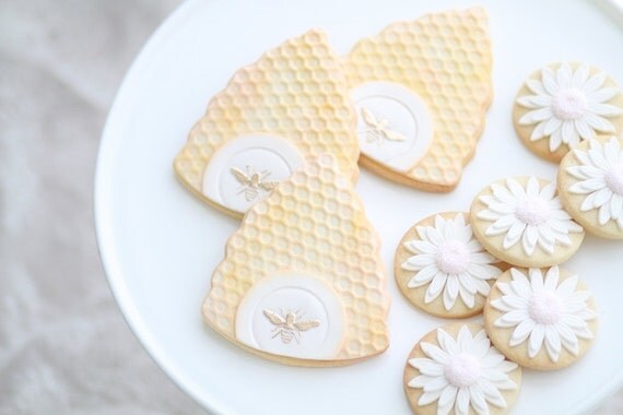 Honey Bee with Spring Flowers Cookies