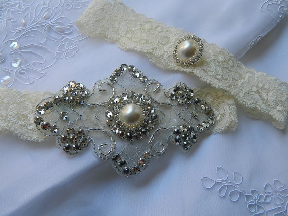 Stretch Lace Wedding Garter Set With Pearl And Rhinestone applique Centering