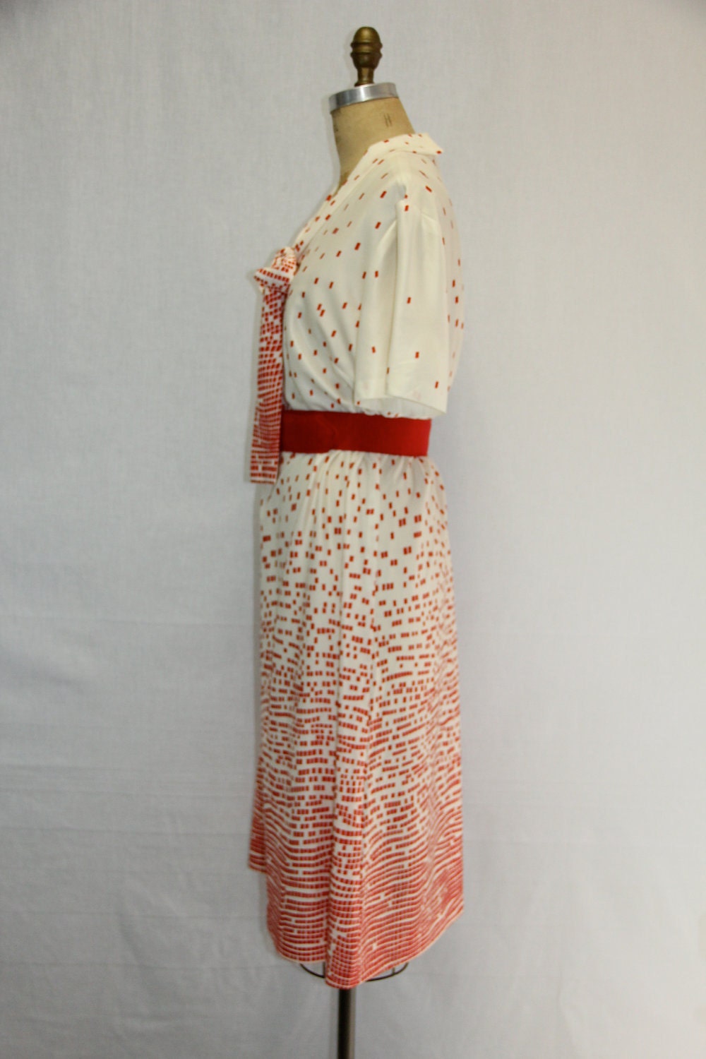 XXL Vintage Dress w Ombre Red and Cream Print