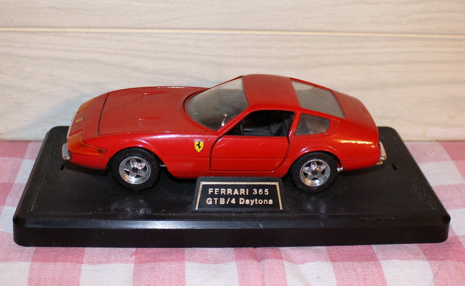 Majorette 1968 Ferrari 365 GTB/4 Daytona DieCast Car - Red 1/24 Scale ...