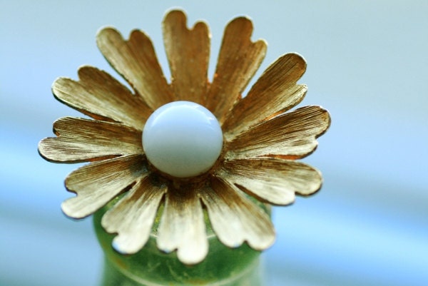 Vintage Golden Flower Brooch Pin