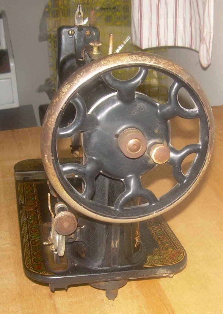 1890's - 1900's NEW HOME TREADLE Sewing Machine Beautiful Graphics