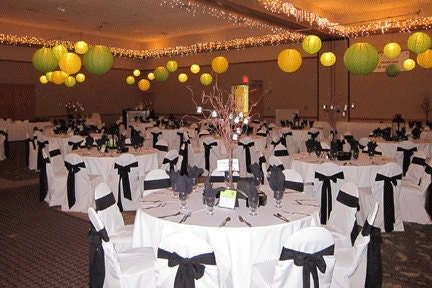 24 Paper Lanterns in Green with Ribbons - Wedding, Party, Nursery Decor