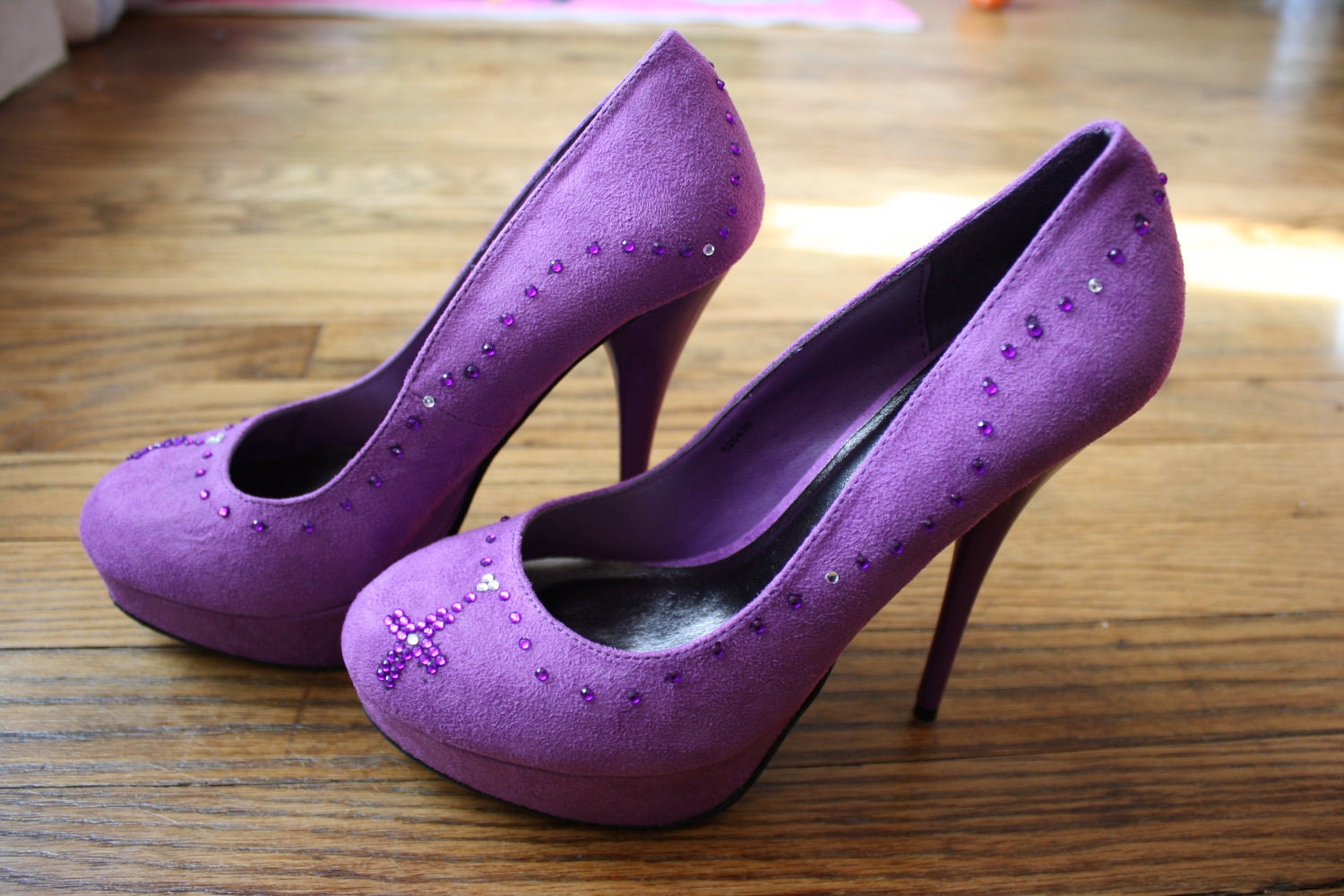 Hand designed Purple rosary pumps size 8