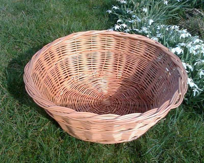 Willow Fruit or Bread Basket, Oval, medium size, (ref.17)