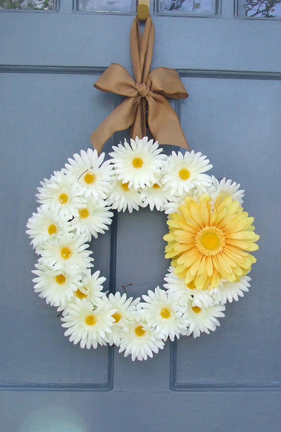 White and Yellow Daisy Wreath