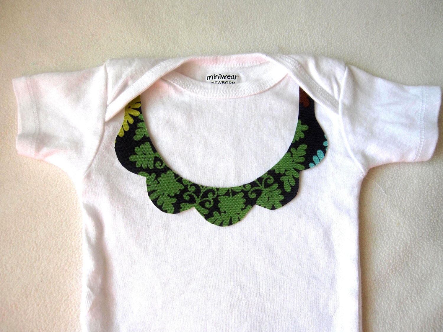 Scalloped Collar Iron On Applique