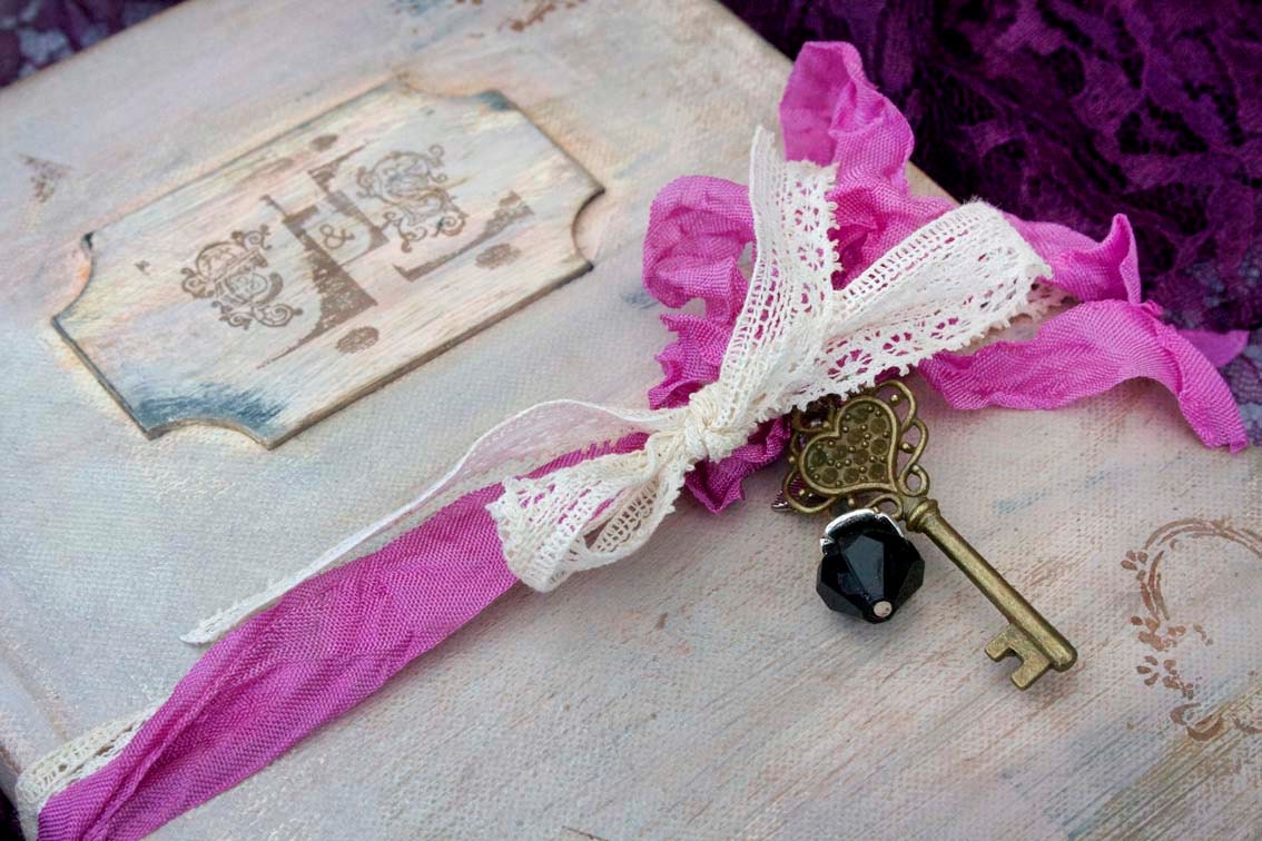 Wedding Guest Book in shabby vintage style - Rose theme and customised - 32 pages