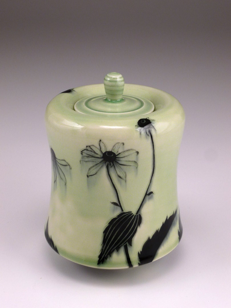 Small pet urn / covered jar