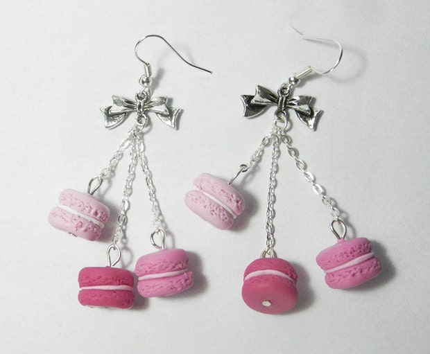 Pink macarons earrings, with metallic bow. Kawaii style, all handmade in fimo/polymer clay