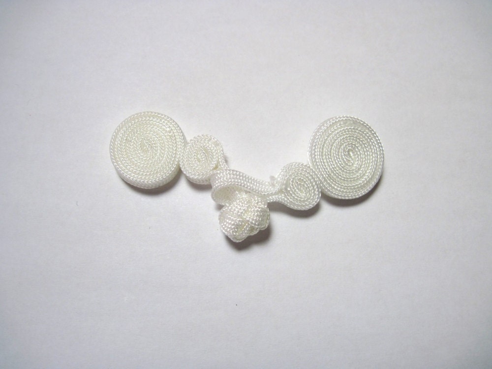 Vintage small white frog closure