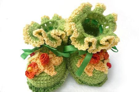 Spring  Baby Booties, baby booties with ribbon, floral, green baby booties