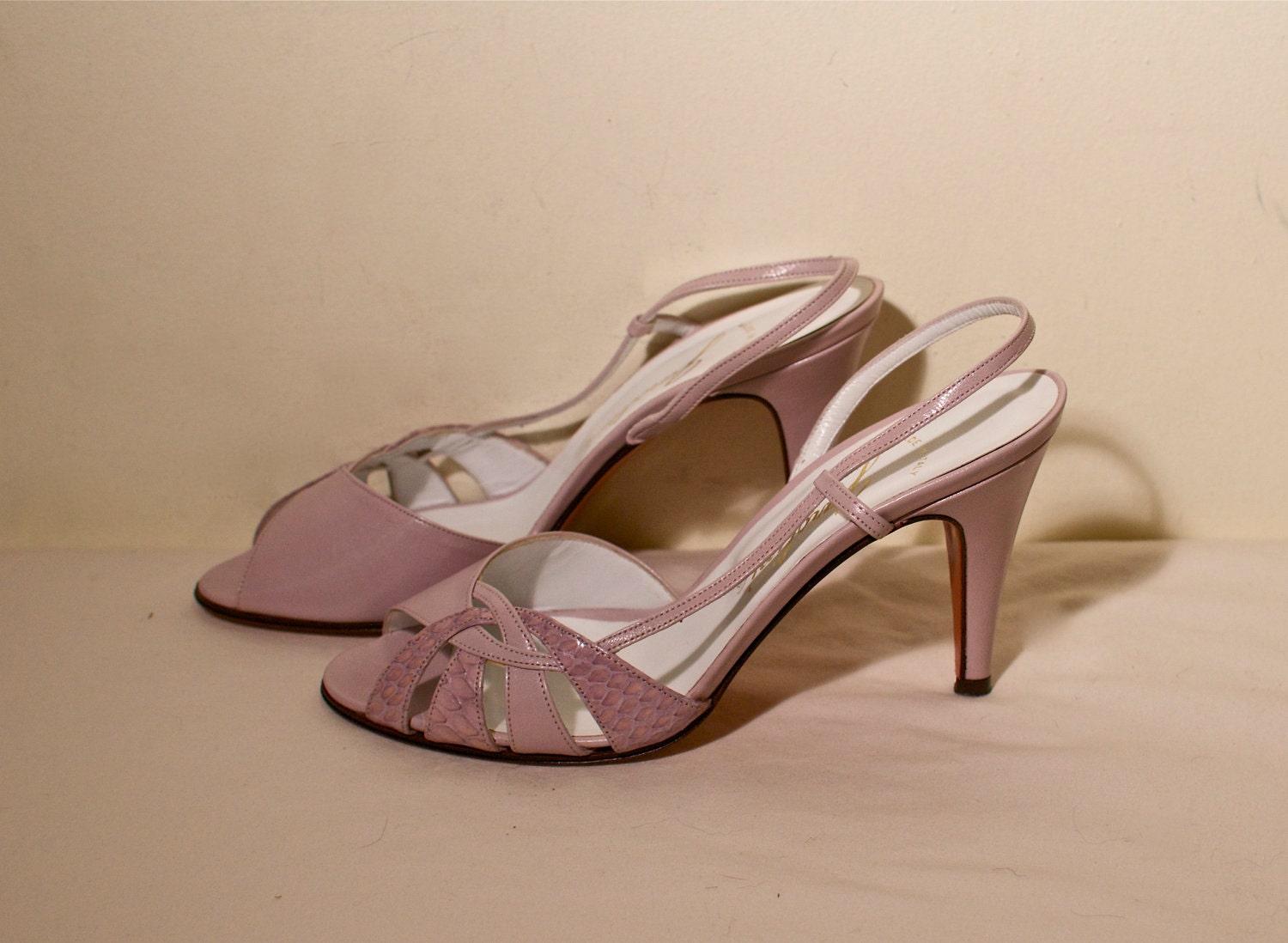 Size 6 Vintage 1960s Lavender Lilac Leather and Snakeskin Sling Back Open Toe Heels