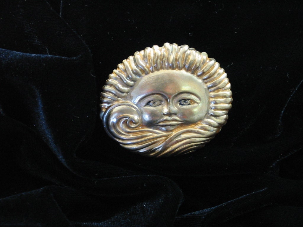 Vintage golden metal sun cloud wind pin brooch