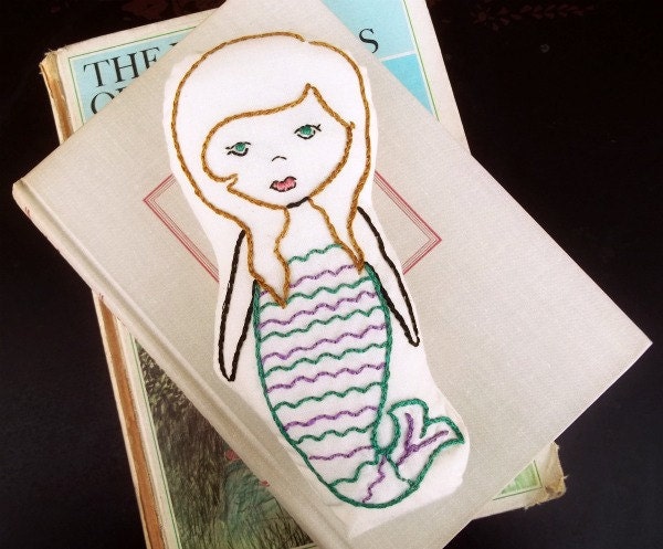 alfonsina y el mar(embroidered doll)