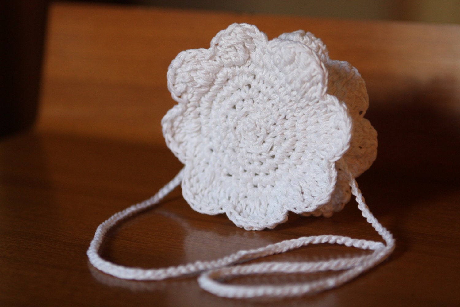 Crochet pattern. The Subject are flowers. Crocheted flower handbag. Take a look what you can do only with one flower.