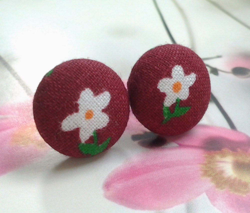 White Daisy Maroon Fabric Covered Button Stud Earrings 15mm