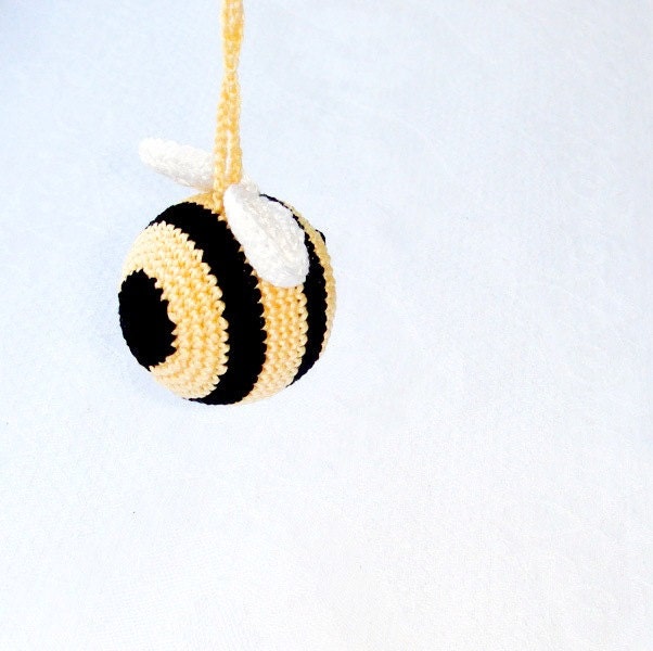 baby rattle - Bee - organic cotton - gift for baby - bumble bee - amigurumi - teething toy - crochet toy
