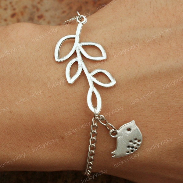 Vintage bird bracelet with leaves pedant - Antique bronze bird charm bracelet