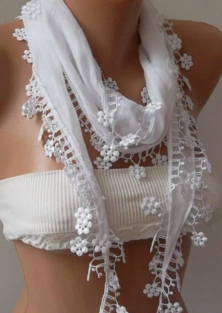 White and Elegance Shawl with Lace Edge