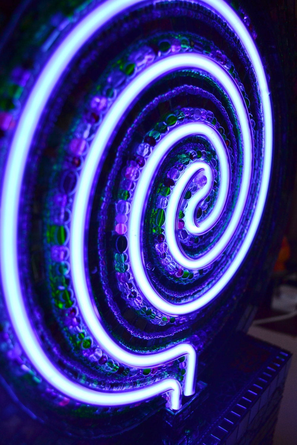 Mosaic, mosaic sculpture, mosaic art, Lamp - The Force that drives the shoot