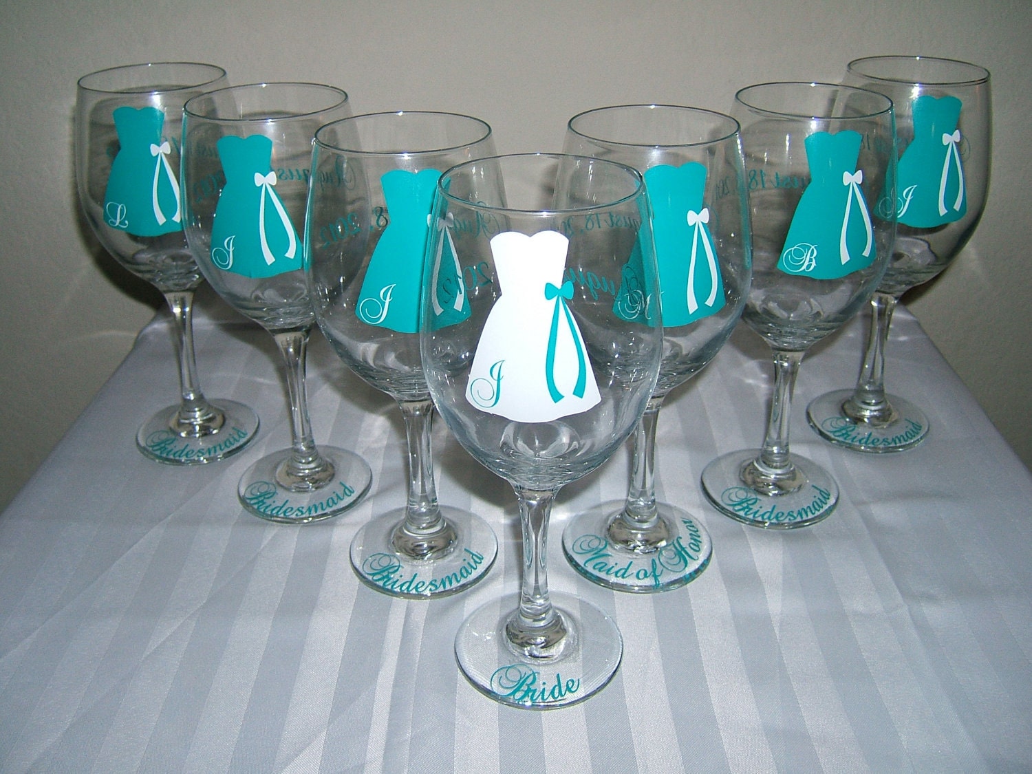7 Personalized Bride and Bridesmaid Wine Glasses, Wedding Party Glasses