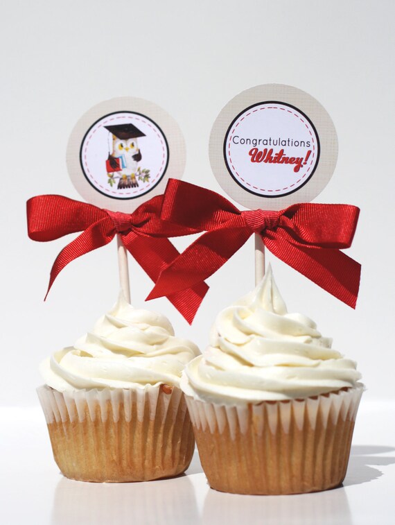 Graduation Cupcake Toppers - LOOK WHO'S GRADUATING Printable Il_570xn
