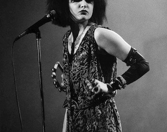 Siouxsie Sioux - Siouxsie and the Banshees - London 1983 - copyright Louise Maisons - All rights reserved