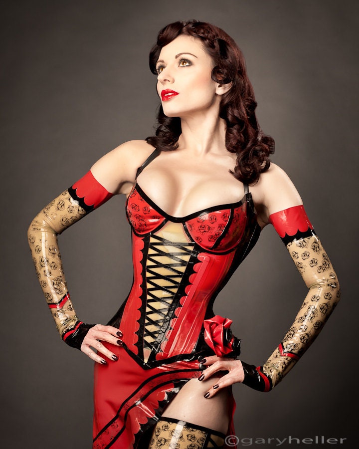 Darenzia 1055 - 8x10 fine art photography print of fetish fashion model and burlesque performer Darenzia in latex dress by Venus Prototype
