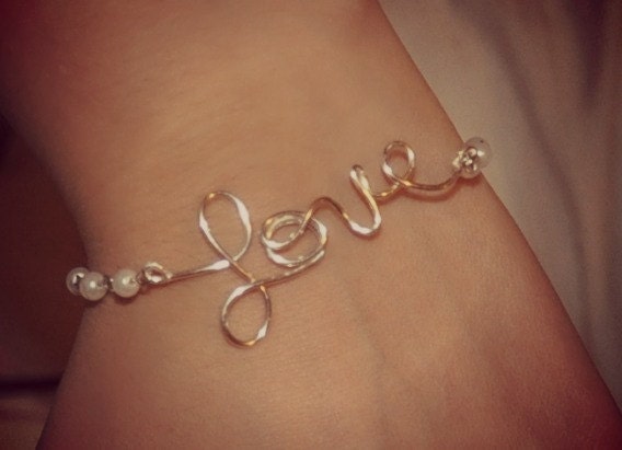 Personalized bracelet with pearl band 