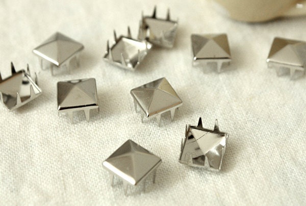 10mm 300pcs Silver pyramid studs ( 8 legs ) / HIGH Quality - Fikashop