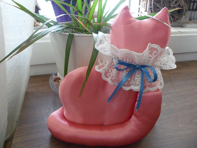 Satin Cat Pillow - pink